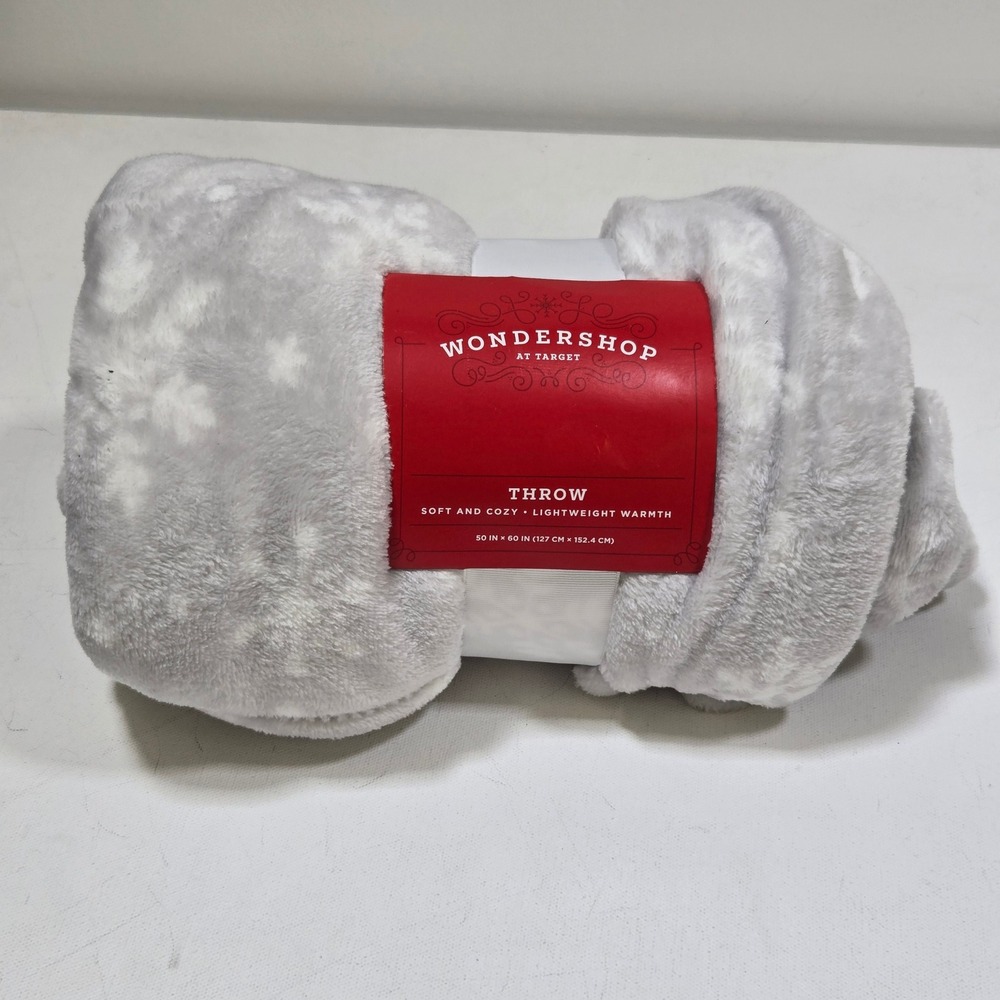 Wondershop Throw Blanket 50x60 Gray Snowflake Plush Fleece Cozy Warm Christmas